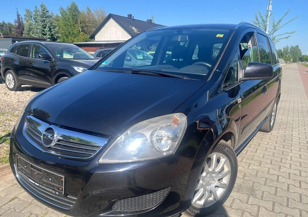 Opel Zafira cena 21900 przebieg: 227000, rok produkcji 2010 z Łuków małe 631